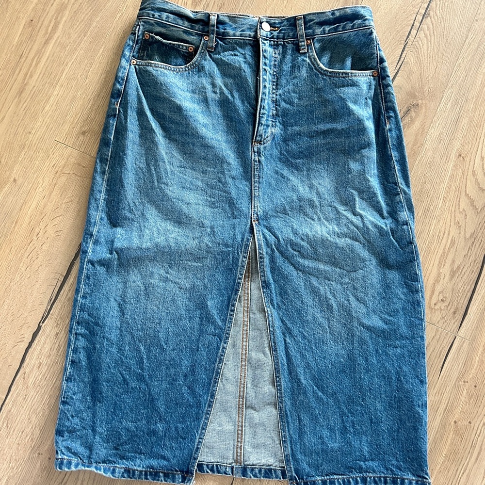 Denim Forum 90’s Halle Denim Midi Skirt